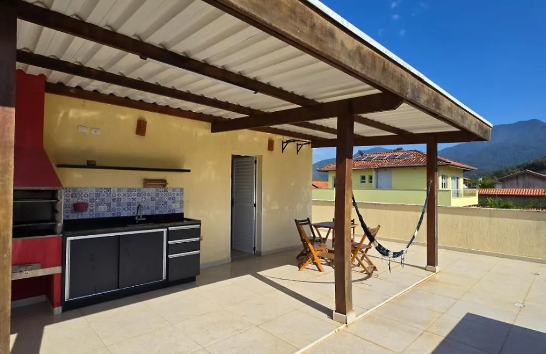 Casa 2 suítes, churrasqueira no terraço com vista e piscina - 200 mts Praia do Sapê-1