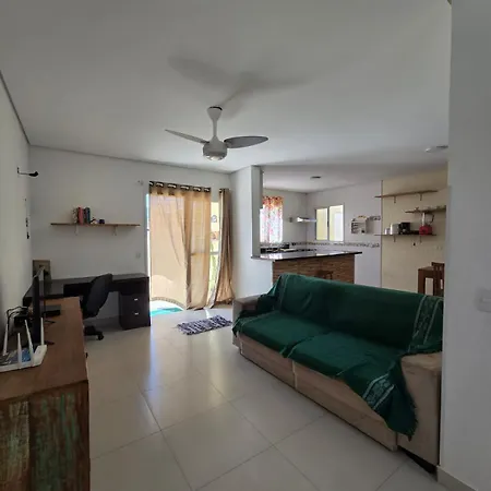 Casa 2 suítes, churrasqueira no terraço com vista e piscina - 200 mts Praia do Sapê-2