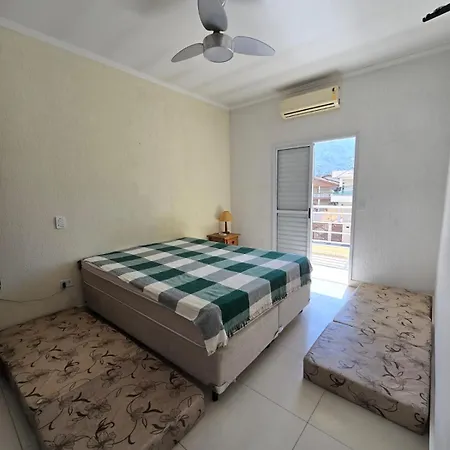 Casa 2 suítes, churrasqueira no terraço com vista e piscina - 200 mts Praia do Sapê-3